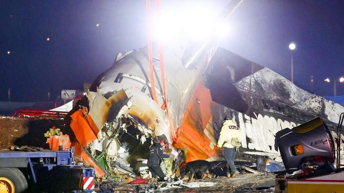 Jeju Air Boeing 737-800 kecelakaan di Bandara Muan, Minggu (29/12/2024). Jeju Air Boeing 737-800 kecelakaan di Bandara Muan, Minggu (29/12/2024).
