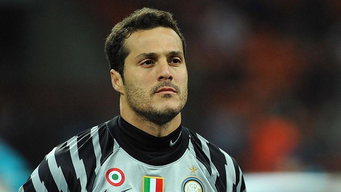 Julio Cesar MILAN, ITALY - SEPTEMBER 29: Julio Cesar of FC Internazionale Milano looks on during the UEFA Champions League group A match between FC Internazionale Milano and SV Werder Bremen at Stadio Giuseppe Meazza on September 29, 2010 in Milan, Italy. (Photo by Valerio Pennicino/Getty Images)