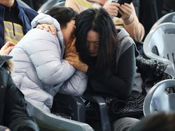 Jeritan Pilu Keluarga Korban Jatuhnya Jeju Air