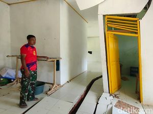 Penampakan Gedung Asrama SMK di Mamasa Nyaris Ambruk gegara Tanah Bergerak Penampakan Gedung Asrama SMK di Mamasa Nyaris Ambruk gegara Tanah Bergerak