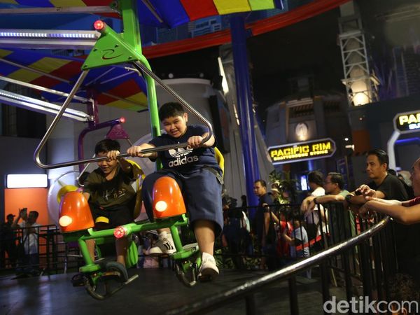 Libur Akhir Tahun 2024, Trans Studio Cibubur Ramai Pengunjung