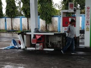 Viral, Mesin SPBU Padangkerta Ambruk gegara Selang Dispenser BBM Ditarik Truk