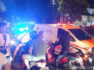 Jalanan Canggu Padat Merayap Saat Libur Nataru, Ambulans pun Terjebak Macet Jalanan Canggu Padat Merayap Saat Libur Nataru, Ambulans pun Terjebak Macet