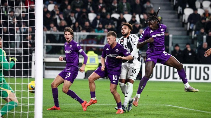 Fiorentina forward Moise Kean (20) scores his goal to make it 1-1 during the Serie A football match number 18 between Juventus and Fiorentina at the Allianz Stadium in Turin, Piedmont, Italy, on December 29, 2024. (Photo by Matteo Bottanelli/NurPhoto via Getty Images)
