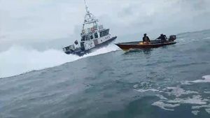 Momen Kapal Patroli Singapura Intimidasi Nelayan Batam di Perbatasan