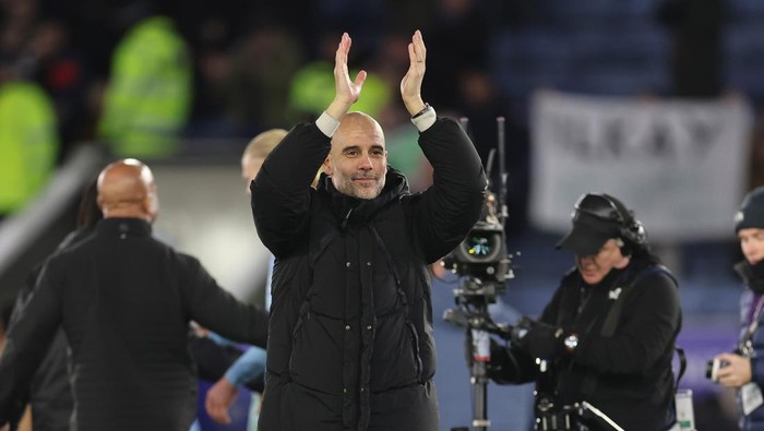 LEICESTER, ENGLAND - DECEMBER 29: Pep Guardiola Manager / Head Coach of Manchester City acknowledges the fans after the Premier League match between Leicester City FC and Manchester City FC at The King Power Stadium on December 29, 2024 in Leicester, England. (Photo by Catherine Ivill - AMA/Getty Images)