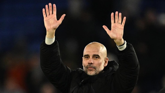 Soccer Football - Premier League - Leicester City v Manchester City - King Power Stadium, Leicester, Britain - December 29, 2024 Manchester City manager Pep Guardiola celebrates after the match REUTERS/Dylan Martinez EDITORIAL USE ONLY. NO USE WITH UNAUTHORIZED AUDIO, VIDEO, DATA, FIXTURE LISTS, CLUB/LEAGUE LOGOS OR LIVE SERVICES. ONLINE IN-MATCH USE LIMITED TO 120 IMAGES, NO VIDEO EMULATION. NO USE IN BETTING, GAMES OR SINGLE CLUB/LEAGUE/PLAYER PUBLICATIONS. PLEASE CONTACT YOUR ACCOUNT REPRESENTATIVE FOR FURTHER DETAILS..
