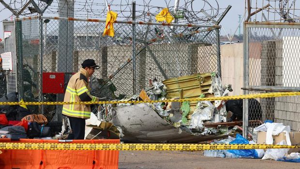 This picture shows wreckage at the scene where a Jeju Air Boeing 737-800 series aircraft crashed and burst into flames at Muan International Airport in Muan, some 288 kilometres southwest of Seoul on December 30, 2024. The Boeing 737-800 was carrying 181 people from Thailand to South Korea when it crashed on arrival on December 29, killing everyone aboard -- save two flight attendants pulled from the twisted wreckage of the worst aviation disaster on South Korean soil. (Photo by YONHAP / AFP) /