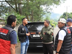 Polisi Razia Pak Ogah dan Joki Penunjuk Arah di Jalur Alternatif Puncak
