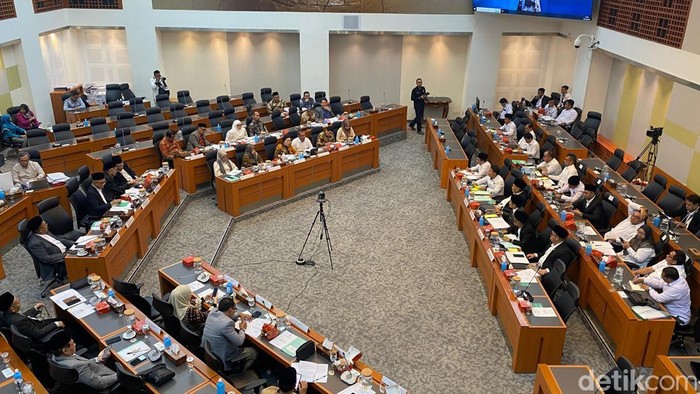 Rapat Komisi VIII dewan perwakilan rakyat dengan Kemenag soal perdahuluan pelaksanaan Haji 2025