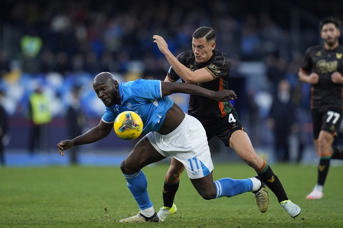 Naples, Italy - December 29: Romelu Lukaku of SSC Napoli and Jay Idzes of Venezia FC battle for the ball during the Serie A match between SSC Napoli and Venezia FC at Diego Maradona on December 29, 2024 in Naples, Italy. (Photo by Matteo Ciambelli/DeFodi Images via Getty Images)