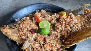 Viral di Bekasi, Warung Betawi Punya Pecak Ikan hingga Gabus Pucung Enak