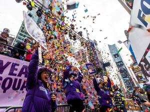 Semarak Times Square Jelang Perayaan Pergantian Tahun