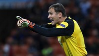 Sergey Ryzhikov. Dalam empat kesempatan, Messi gagal menjebol gawang Rubin Kazan yang dikawal oleh Ryzhikov. Paling tidak Messi pernah bikin assist dalam gol yang bersarang di gawang Ryzhikov. Foto: Getty Images/Marco Luzzani