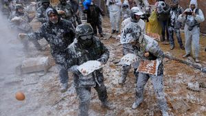Serunya Perang Tepung dan Telur di Spanyol