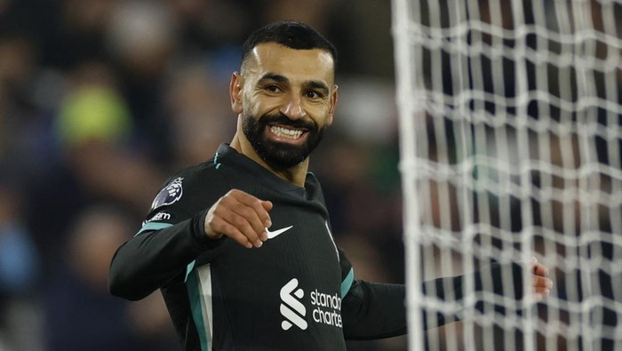 Soccer Football - Premier League - West Ham United v Liverpool - London Stadium, London, Britain - December 29, 2024 Liverpools Mohamed Salah reacts after missing a chance to score Action Images via Reuters/Peter Cziborra EDITORIAL USE ONLY. NO USE WITH UNAUTHORIZED AUDIO, VIDEO, DATA, FIXTURE LISTS, CLUB/LEAGUE LOGOS OR LIVE SERVICES. ONLINE IN-MATCH USE LIMITED TO 120 IMAGES, NO VIDEO EMULATION. NO USE IN BETTING, GAMES OR SINGLE CLUB/LEAGUE/PLAYER PUBLICATIONS. PLEASE CONTACT YOUR ACCOUNT REPRESENTATIVE FOR FURTHER DETAILS..