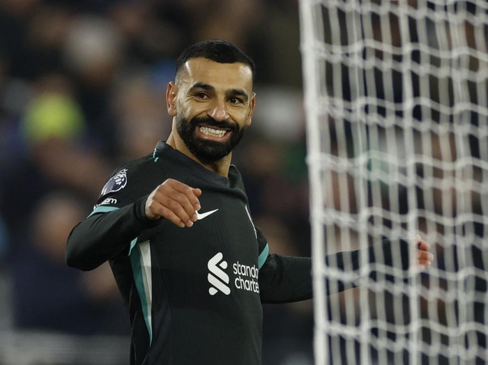 Soccer Football - Premier League - West Ham United v Liverpool - London Stadium, London, Britain - December 29, 2024 Liverpool's Mohamed Salah reacts after missing a chance to score Action Images via Reuters/Peter Cziborra EDITORIAL USE ONLY. NO USE WITH UNAUTHORIZED AUDIO, VIDEO, DATA, FIXTURE LISTS, CLUB/LEAGUE LOGOS OR 'LIVE' SERVICES. ONLINE IN-MATCH USE LIMITED TO 120 IMAGES, NO VIDEO EMULATION. NO USE IN BETTING, GAMES OR SINGLE CLUB/LEAGUE/PLAYER PUBLICATIONS. PLEASE CONTACT YOUR ACCOUNT REPRESENTATIVE FOR FURTHER DETAILS..