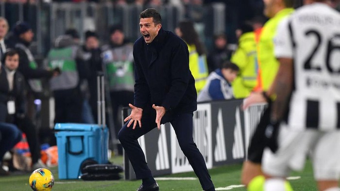 TURIN, ITALY - DECEMBER 29: Thiago Motta, Head Coach of Juventus, reacts during the Serie A match between Juventus and Fiorentina at Allianz Stadium on December 29, 2024 in Turin, Italy. (Photo by Valerio Pennicino/Getty Images)