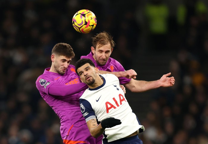 Tottenham Hotspur Dominic Solanke of Tottenham Hotspur competes for a header with Santiago Bueno and Craig Dawson of Wolverhampton Wanderers during the Premier League match between Tottenham Hotspur FC and Wolverhampton Wanderers FC at Tottenham Hotspur Stadium on December 29, 2024 in London, England. (Photo by Jack Thomas - WWFC/Wolves via Getty Images)