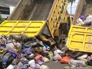 Geram Pemkab Klaten Dapat Paket Sampah 3 Truk dari Sleman Geram Pemkab Klaten Dapat Paket Sampah 3 Truk dari Sleman