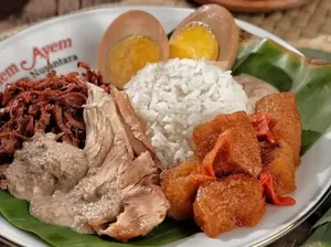 5 Tempat Makan Legendaris di Solo yang Punya Menu Lezat 5 Tempat Makan Legendaris di Solo yang Punya Menu Lezat