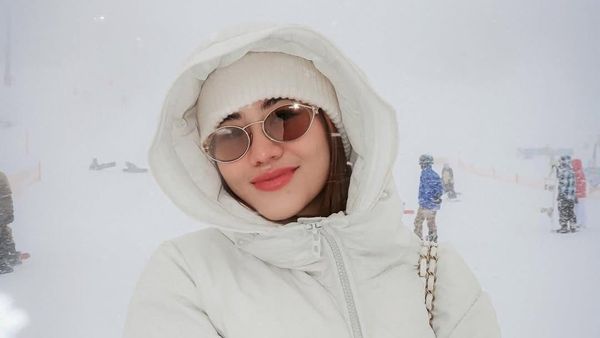 Kece Abis! Gaya Liburan Aaliyah Massaid di Jepang