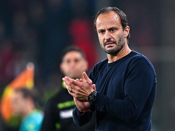 GENOA, ITALY - OCTOBER 31: Alberto Gilardino, head coach of Genoa, reacts during the Serie A match between Genoa and Fiorentina at Stadio Luigi Ferraris on October 31, 2024 in Genoa, Italy. (Photo by Simone Arveda/Getty Images)