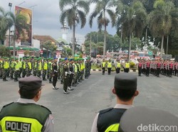 Ratusan Personel Siaga Amankan Pesta Kembang Api di Alun-Alun Kota Blitar