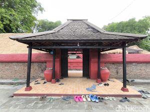 Menyusuri Situs Makam Legendaris Ki Buyut Trusmi Cirebon
