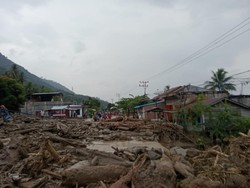 Banjir Bandang Landa Aceh Tenggara, Jalan Nasional Tertimbun