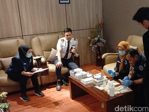 BNN Kepri Tes Urine Pilot dan Pramugari di Bandara Batam BNN Kepri Tes Urine Pilot dan Pramugari di Bandara Batam