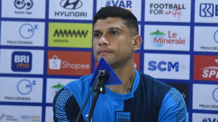Ciro Alves. Ciro Alves.