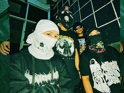 Viral Usai Tendang Kepala Penonton, Vokalis Band Hardcore Ini Minta Maaf