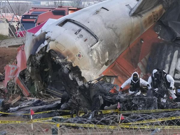 Di Ekor Pesawat Ini Dua Kru Jeju Air Selamat dari Maut