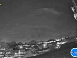 Video: Gunung Marapi Erupsi Malam Ini, Luncurkan Abu Setinggi 700 Meter