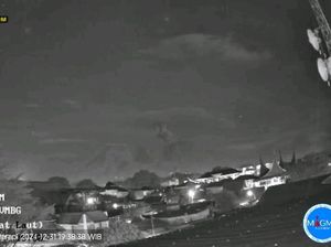 Gunung Marapi Kembali Erupsi Malam Ini, Tinggi Kolom Abu 500 Meter Gunung Marapi Kembali Erupsi Malam Ini, Tinggi Kolom Abu 500 Meter