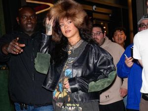 Balasan Rihanna untuk Netizen Pembenci Nama Anaknya Balasan Rihanna untuk Netizen Pembenci Nama Anaknya