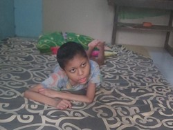 Kebutuhan Ibnu Anak Penderita Radang Otak Tercukupi Berkat Sahabat Baik