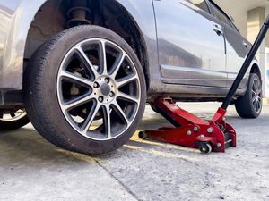 Saat Keuangan Menipis, Bisakah Ganti 2 Ban Mobil Terlebih Dulu? Saat Keuangan Menipis, Bisakah Ganti 2 Ban Mobil Terlebih Dulu?