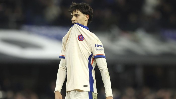 Chelseas Joao Felix reacts after his goal was disallowed for offside during the English Premier League soccer match between Ipswich Town and Chelsea at Portman Road stadium in Ipswich, England, Monday, Dec. 30, 2024. (AP Photo/Richard Pelham)