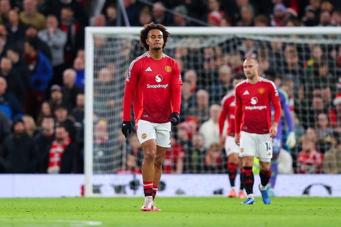  Joshua Zirkzee of Manchester United looks dejected after Newcastle United's second goal during the Premier League match between Manchester United FC and Newcastle United FC at Old Trafford on December 30, 2024 in Manchester, England. (Photo by James Gill - Danehouse/Getty Images)