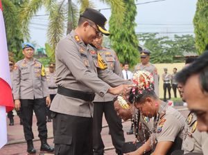 32 Anggota Polres Probolinggo Dapat Kenaikan Pangkat 32 Anggota Polres Probolinggo Dapat Kenaikan Pangkat