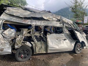 Tabrakan Beruntun di Pidie, 5 Orang Tewas Tabrakan Beruntun di Pidie, 5 Orang Tewas