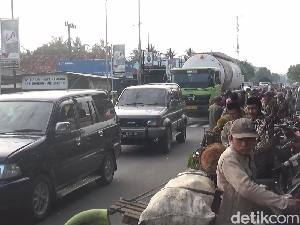 Kawasan Pasar Tumpah Lumajang Macet Parah di Penghujung Tahun 2024 Kawasan Pasar Tumpah Lumajang Macet Parah di Penghujung Tahun 2024