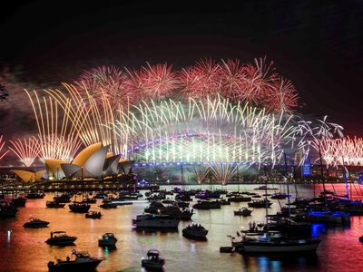 Pesta Kembang Api Meriah Rayakan Tahun Baru 2025 di Sydney