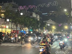 Awas! Sejumlah Ruas Jalan di Surabaya Mulai Padat Jelang Pergantian Tahun Awas! Sejumlah Ruas Jalan di Surabaya Mulai Padat Jelang Pergantian Tahun