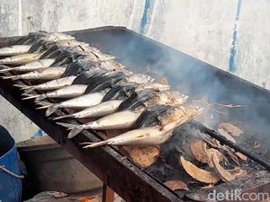 Lezatnya Ikan Asap Pantai Alam Indah Tegal, Cocok buat Oleh-oleh Lezatnya Ikan Asap Pantai Alam Indah Tegal, Cocok buat Oleh-oleh