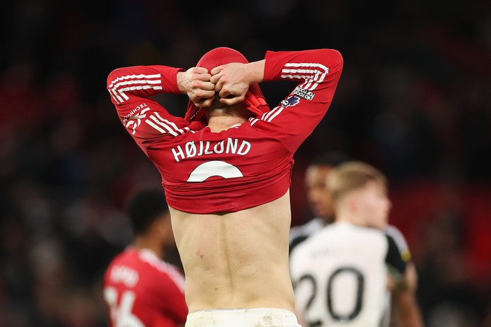 Manchester United MANCHESTER, ENGLAND - DECEMBER 30: Rasmus Hojlund of Manchester United appears dejected at the end of the Premier League match between Manchester United FC and Newcastle United FC at Old Trafford on December 30, 2024 in Manchester, England. (Photo by Carl Recine/Getty Images)