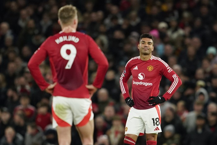 Manchester Uniteds Casemiro, right, and Manchester Uniteds Rasmus Hojlund react after Newcastles Joelinton scoring his sides second goal during the English Premier League soccer match between Manchester United and Newcastle at the Old Trafford stadium in Manchester, England, Monday, Dec. 30, 2024. (AP Photo/Dave Thompson)
