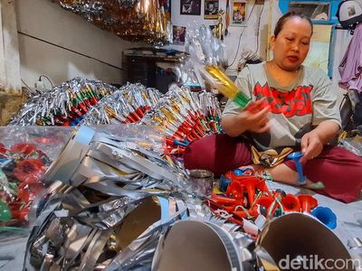 Melihat Produksi Terompet Tahun Baru di Banjaran Bandung